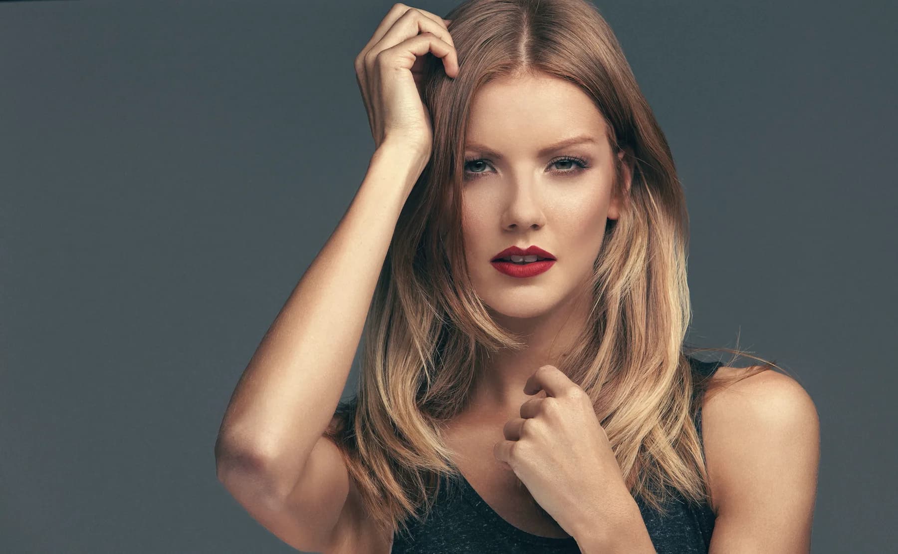 Coiffure femme longue éditoriale
